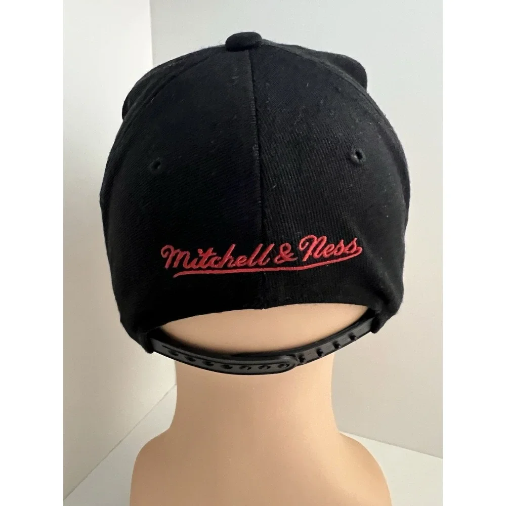 Mitchell & Ness Bulls Cap Hat Nostalgia Co. Philadelphia PA Black Multi-Color